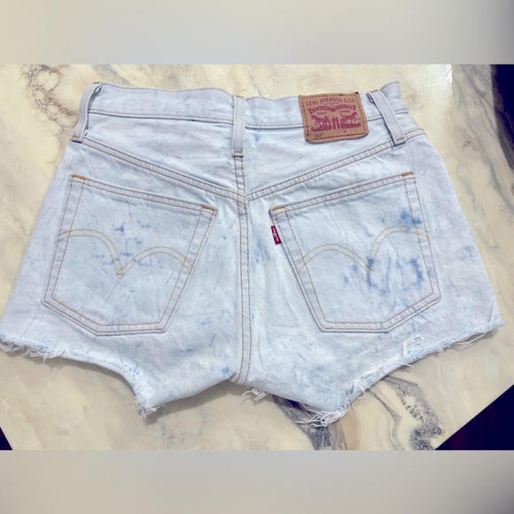 (SOLD!!) Levi 501 shorts size 25 - Picture 3 of 10